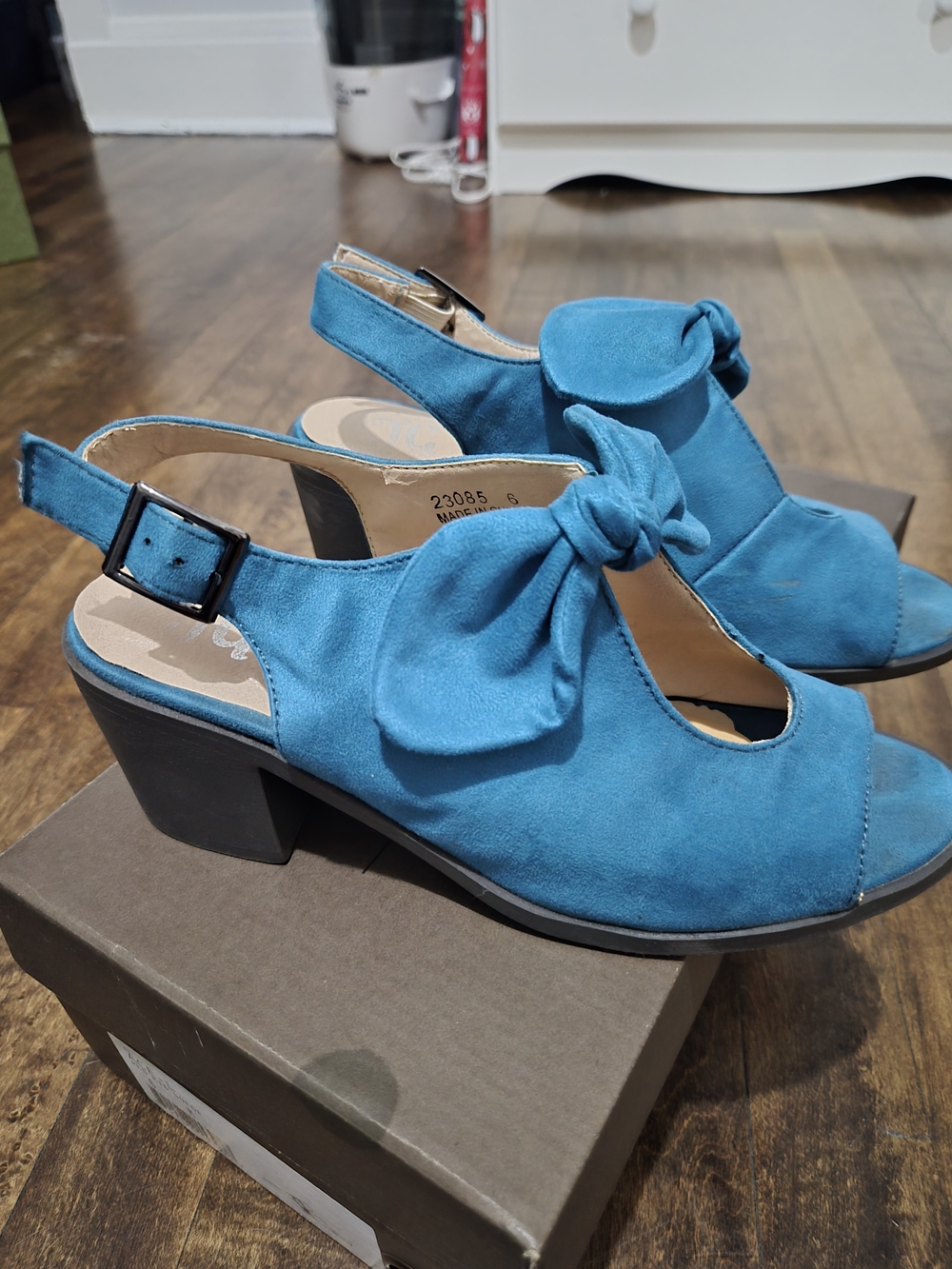 Blue Suede Bow Slingback Sandals - Women - Picture 4 of 6